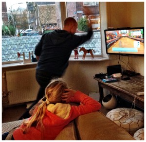 Henk en Mia Wii U testen