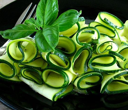 Salade met courgette en sperziebonen