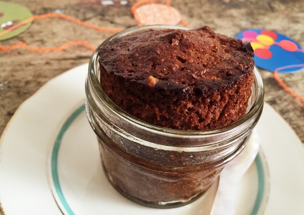 KIDSPROOF: nice and easy cake in a jar recipe - cake in a jar recept met courgette en citroen - One Hand in my Pocket