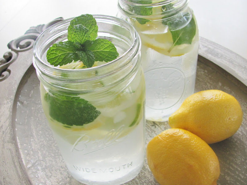 Detox water met citroen en munt