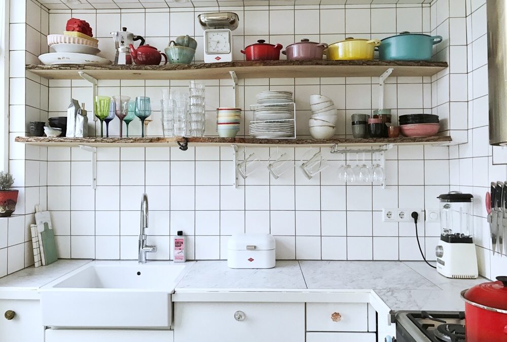 Keukeninspiratie: de witte tegelmuur opnieuw ontdekt