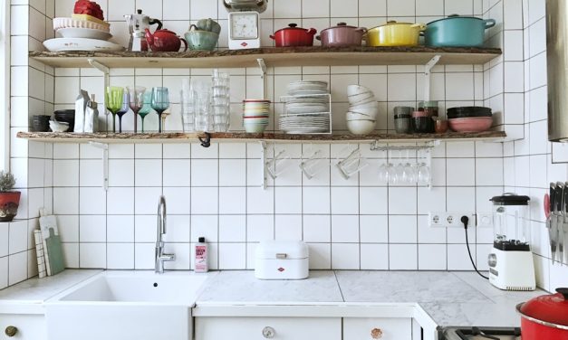 Keukeninspiratie: de witte tegelmuur opnieuw ontdekt