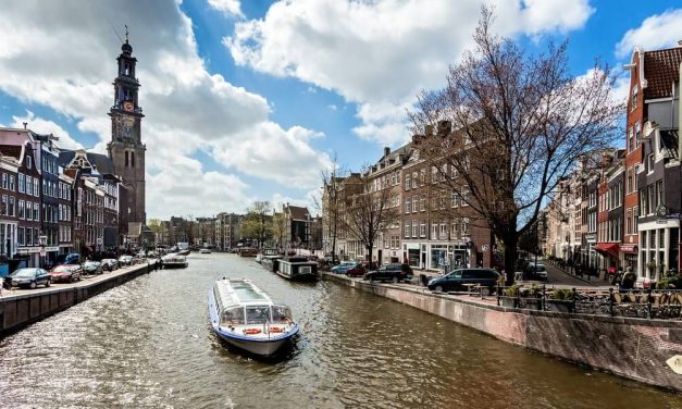 8 tips to travel by public transport in Amsterdam
