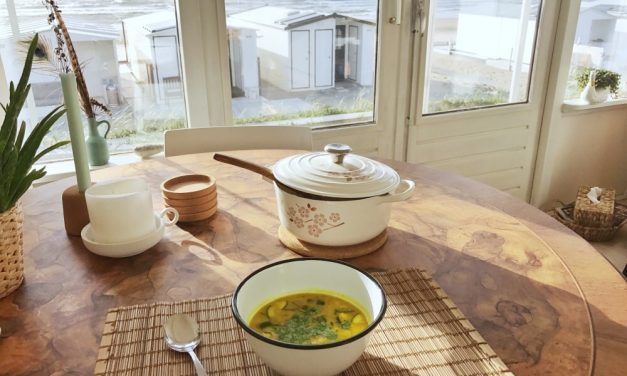 Paleo courgettesoep met kurkuma