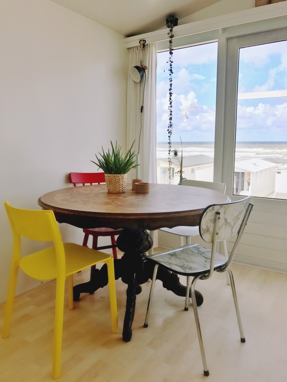 antieke eettafel strandhuisje