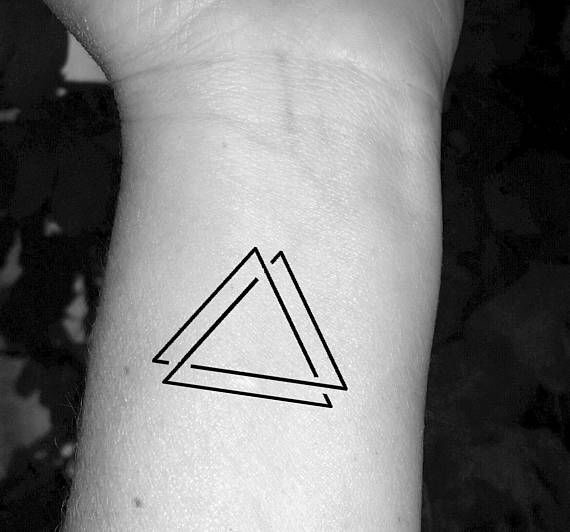 dubbele driehoek tattoo