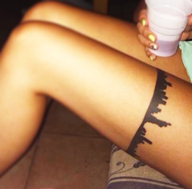 New York skyline tattoos benen