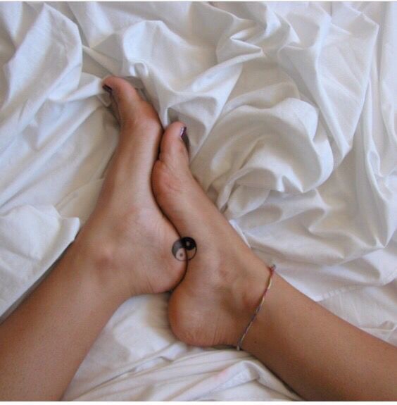 yin yang voet tattoo