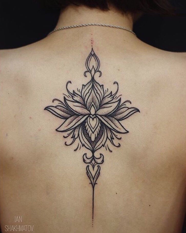 Unalome lotus tattoo voorbeeld