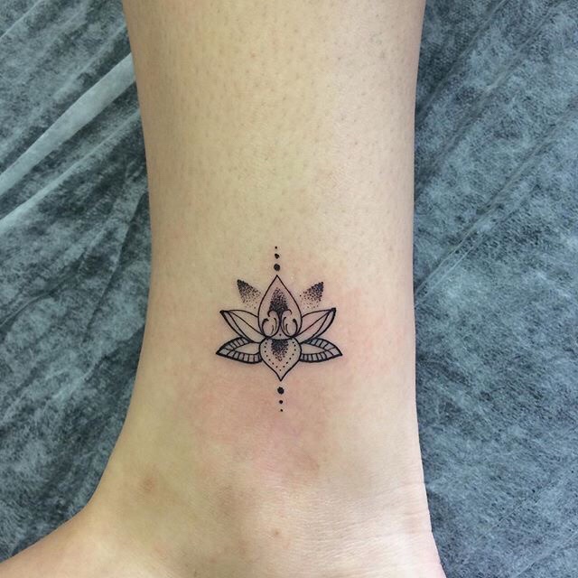 tattoo inspiration Unalome lotus