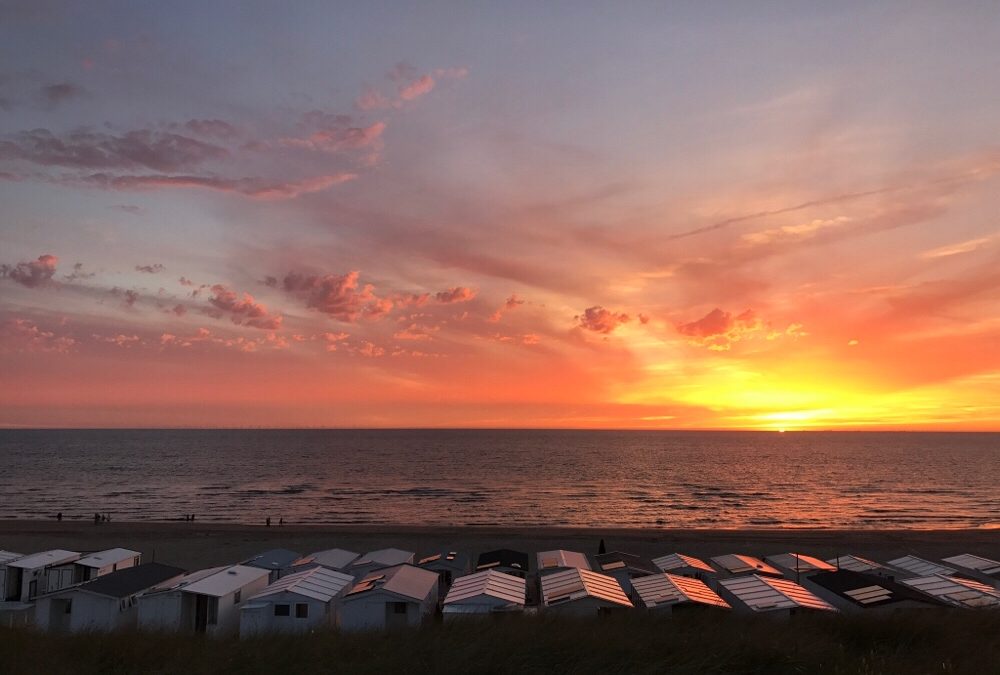 Deze 4 dingen mogen niet ontbreken in je strandtas