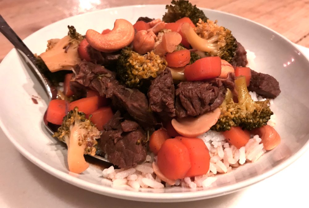 Slowcookerrecept: rundvlees met broccoli en cashewnoten