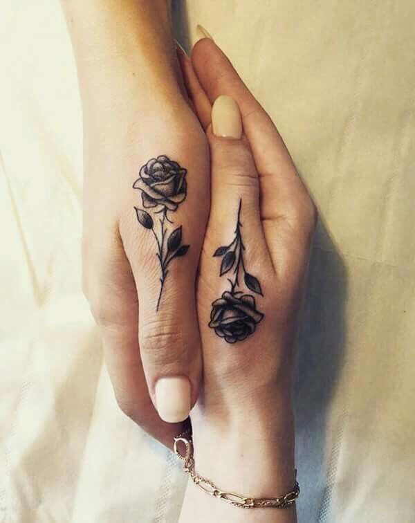 duim tattoo roos