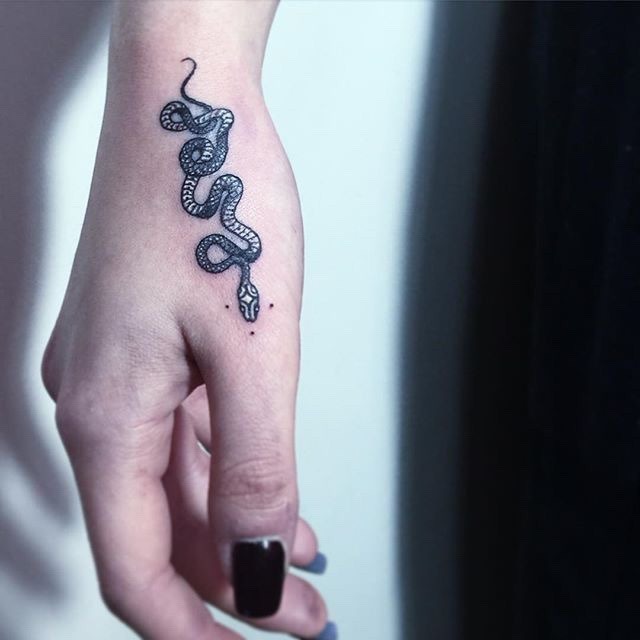 slangen tattoos pols