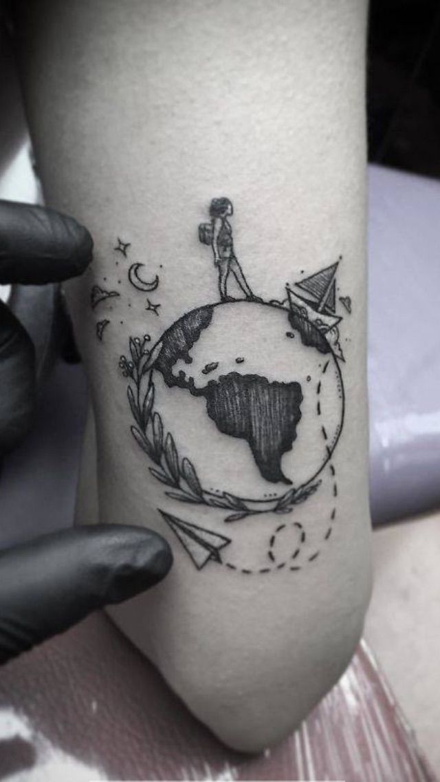 wereldkaart tattoo met poppetje