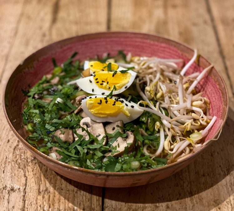 Ramen bowl met varkenshaas – slowcooker recept