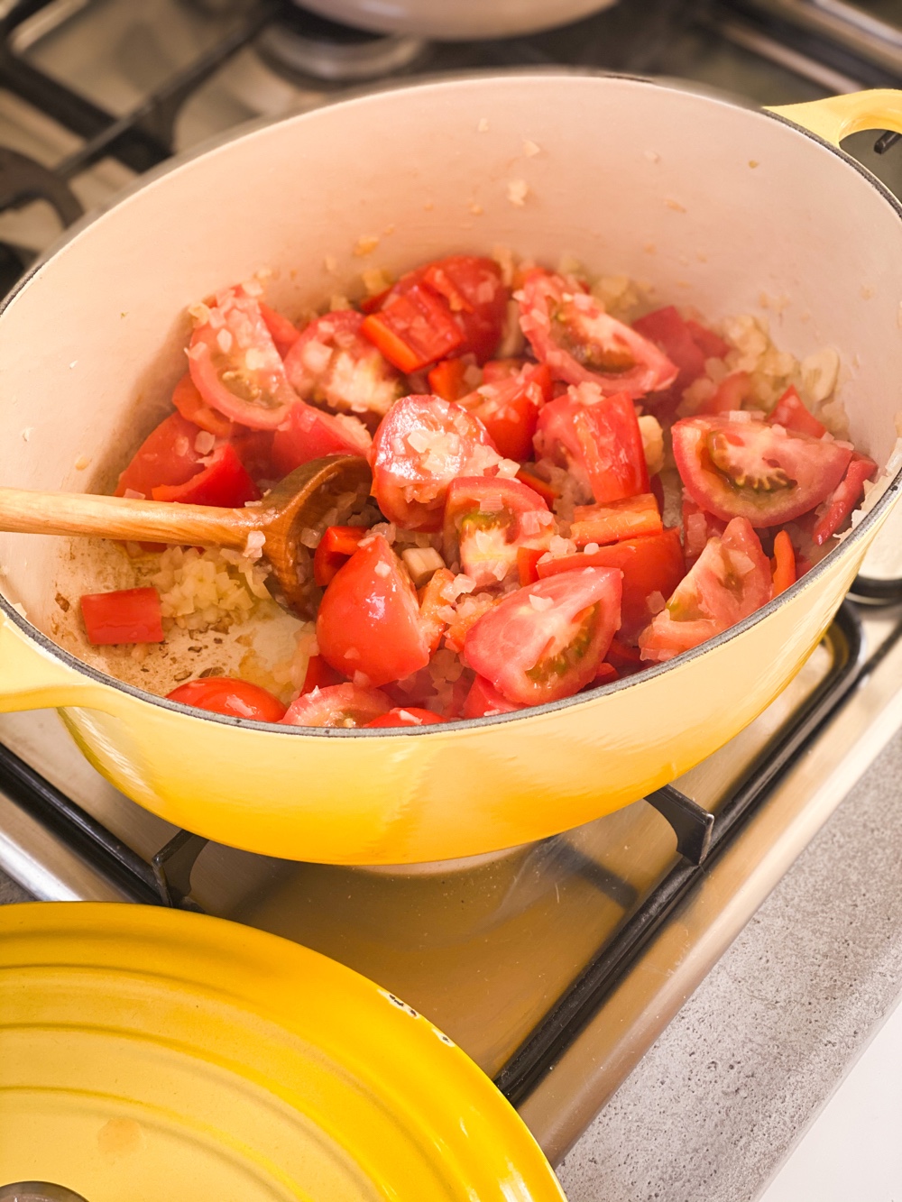 linzensoep met tomaat en puntpaprika