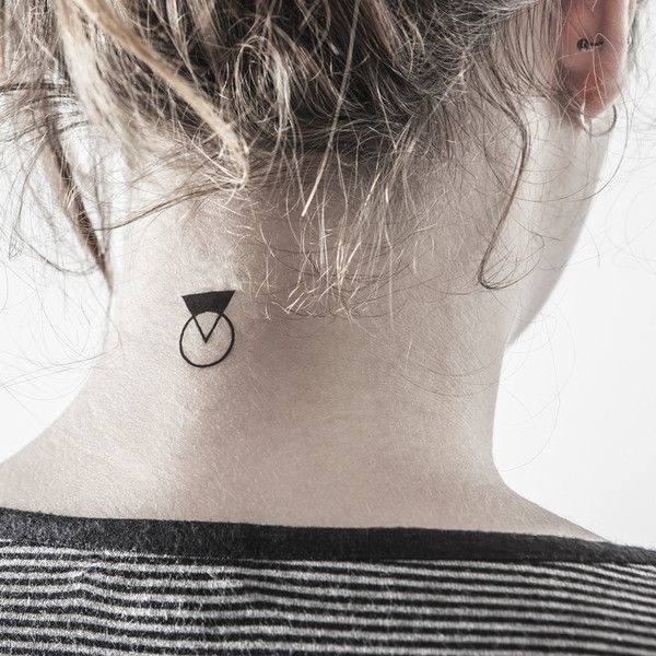 driehoek en cirkel tattoo