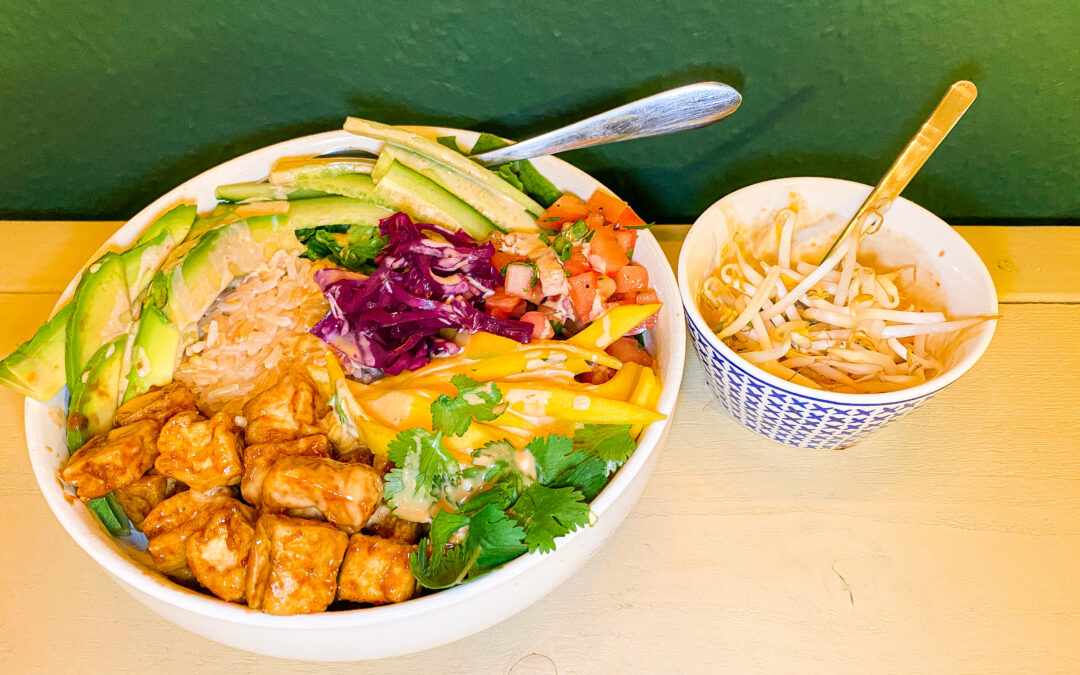 Comfort bowl met airfryer tofu
