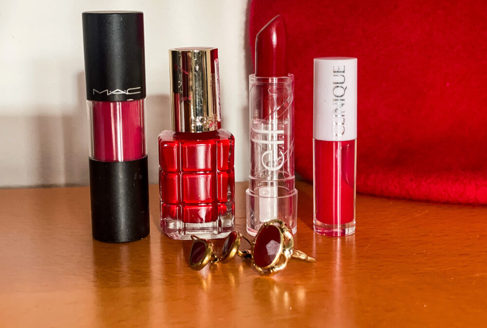 Fashionpost 74: a pop of red